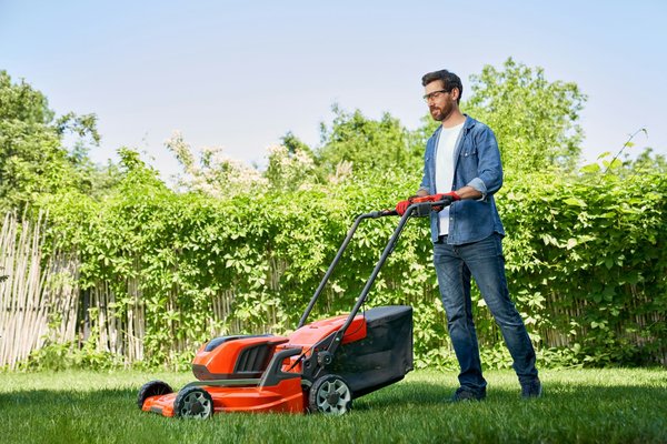 Optimisez la performance de votre tondeuse Husqvarna en misant sur des pièces détachées originales
